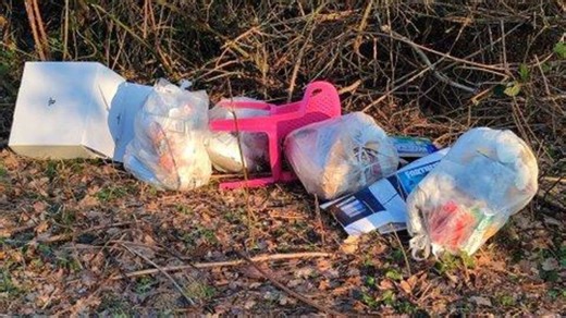 Sperrmüll als Barrikade gegen Polizeikontrollen