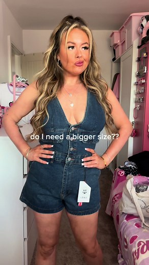 Does this outfit look too tight at the bottom?