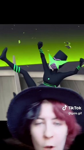 hes a hardcore gamer guys 🤪 #miraculous #miraculousladybug #miraculousladybugtiktok #mlb #ladybug #ladybugandcatnoir #fyp #foryou #greenscreen