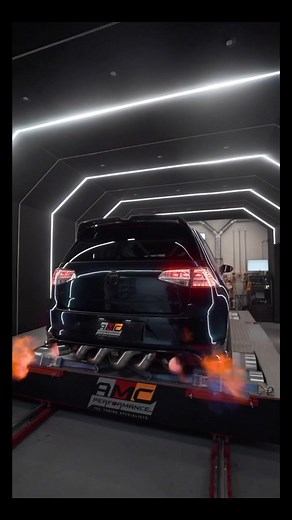 @Amc Performance smashed a madness on the stage 3 🫣 #fyp #carsoftiktok #slammedenuf #vw #golf #r400 #airlift #cartiktok #carsoftiktok #stance-hub #carmeet