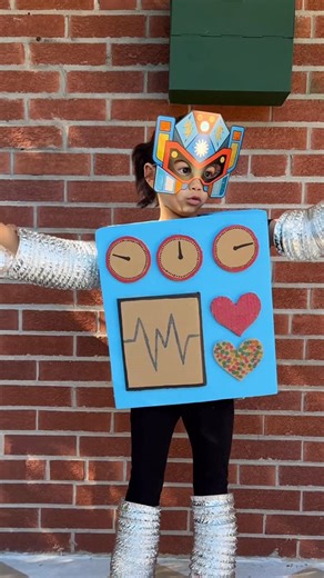 Djeco Toys on Instagram: "🤖 Créez vos propres masques de robots et faites sensation au Carnaval ! Avec ce coffret DIY, les enfants s’amusent à créer 4 masques futuristes aux reflets brillants, parfaits pour célébrer Mardi Gras ! Grâce aux zones adhésives déjà présentes, il suffit de suivre les numéros et de déposer les feuilles métalliques… comme par magie, les robots sont sublimés ! 💪 4 masques de super robots à décorer et à porter fièrement ✨ Effet métallisé éclatant, facile à réaliser 🎉 Pa