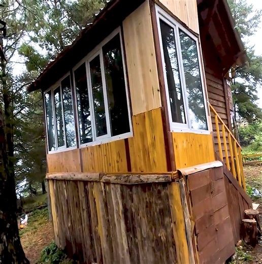 Overnight, survive strong winds and rain in a wooden house! | Building Skills