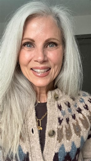 Lynn Shabinsky on Instagram: "“Sundays are about coffee, comfort and all the little things that replenish the soul“ ✨unknown ✨ Happy Sunday, cheers to good coffee and friends, here’s a little reminder to take some time for you before the weekend ends. I am really feeling the buzzing of holiday energy in the air, that feeling like there’s so much to do and so little time? But for one day isn’t it ok to enjoy some quieter time, or maybe it’s best to just shop online ?✨ Get ready with me today for 