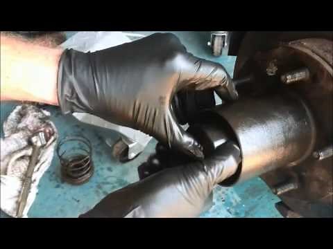 Dismantling the Front Hub on a Dana 44 Axle - Bronco, Jeep, etc.