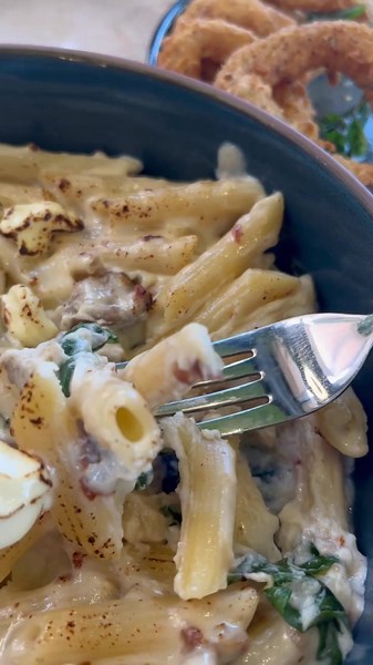 The Glass House is perhaps the most instagrammable Coffee Project concept. The menu is similar to other CP concept cafes and it is on the pricier side. We enjoyed the food and coffee and spent some quiet time reading inside the cafe. 5 cheese pasta - 10/10 Calamari Fritti - 9/10 Blueberry Cheesecake - 8/10 Americano - 9/10 Matcha - 10/10