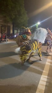 Từ đó trẻ con ở khu này không còn mong chờ trung thu nữa 🤣 | News AV