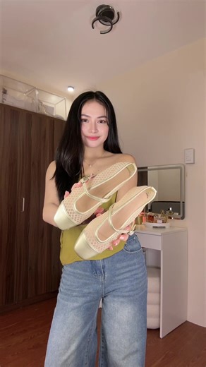 Stylish Outfit Ideas Featuring Sandals