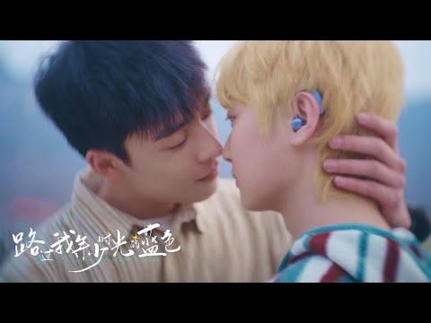 He was jealous, and the other party hurriedly confirmed the relationship and gave him a kiss.