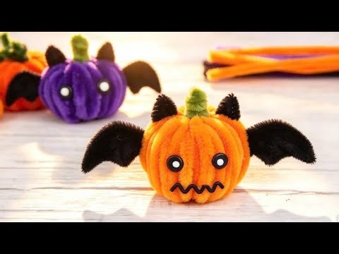 Make a super simple Halloween pumpkin / Easy Halloween craft ideas using pipe cleaners