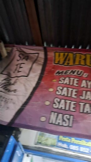 Honest review (IMO) 📍Sate Pak Ilham 🧑‍🍳 Friendly 🛎 10 minutes ⚜️ Clean 🍽 : - Mushroom Skewers (8) Rice Gulai soup @10k - Mushroom Skewers (10) Rice Gulai soup @13k 💰23k 🗒Note : - The mushroom is chewy. - The peanut sauce is tasty. - The price is affordable. - I think it's better to order the 10k one, because the difference is the number of Skewers and the amount of rice maybe Overall: ⭐️10/10 (Taste is subjective) #kampunginggris #kulinerparekediri