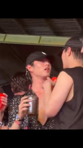 THIS IS SO HOT FOR SOME REASON 😳🥵 look at William’s biceps and Est’s chest 🚬🚬#WilliamEst