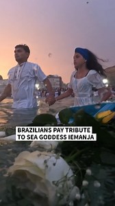 Worshippers gathered at Rio de Janeiro's Copacabana Beach to honor Iemanja, a revered sea goddess in Afro-Brazilian religions. As part of an end-of-year celebration, they placed flowers and various offerings on boats and released them into the ocean, as a gesture of gratitude and devotion. 🎥 Ivan Pisarenko, Mauro Pimentel 💻 Thierno Touré, Clara Charles | AFP News Agency
