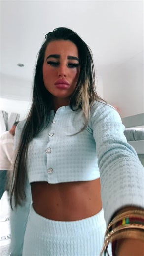 My hair half wet I did fix it after this 😂