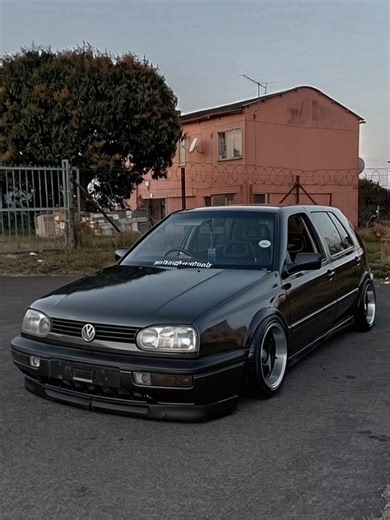 VW Golf GTI Stance: Exploring the Custom Modifications