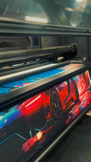 THE CAT IS OUT OF THE HAT!! 🎩🐈 Insignio is now powered by a 3.2m Hybrid UV Printer a machine built for national production, premium quality, and serious performance. Hybrid means power and flexibility: - Rigid boards. - Roll media. - One machine. - One standard. - Zero compromise. With UV technology we deliver: ⚡ Instant curing – no drying time 🎨 Extreme colour vibrancy and consistency 🛡️ Durable, scratch-resistant finishes 📏 True large-format capability 🚀 Faster turnaround at national sca