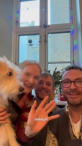Julehilsen fra PLATT-FORM og hund ❤ Mille Lehfeldt, Laus Høybye og Jakob Fauerby ønsker glædelig jul og kommer med et rigtig godt (last minute!) gavetip. Find billetter på teaterbilletter.dk. | Teaterbilletter