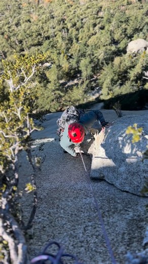 Good times at Tahquitz Rock, Fingertrip 5.7 and Ski Tracks 5.6 with @edrunyon63 #verticaladventures #climboutside #tahquitzrock #idyllwildclimbing #fixehardware #crackclimbing #multipitchclimbing #tahquitzrockclimbing | Vertical Adventures Rock Climbing School