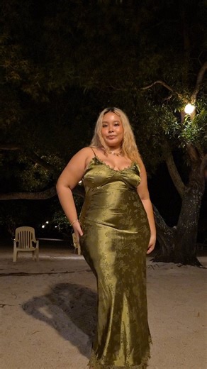 Curvy Model Mia on Instagram: "Trust me you can! ♡ One thing I've learned is that no one really cares about how my body looks as much as I do. What i could and couldn't wear, it was all in my mind. I don't want to let these features stop me from living the life that I want. Life's too short, wear whatever you want to wear 😘 #bodypositivity #bodyacceptence #selflove #curvyfashion #plussizemodel dress from @rihoas_official"