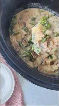 Crockpot Zuppa Tuscano (Sausage Potato Soup) #crocktober #crockpot #slowcooker #souprecipe