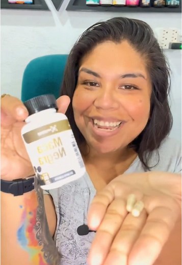¿Sabías que la maca negra puede ayudarte a sentir más energía, vitalidad y conexión contigo misma? A veces el cuerpo solo necesita un empujoncito natural… y esta raíz es una maravilla ancestral. Dale amor a tus hormonas de forma natural. #MacaNegra #VitalidadNatural #EnergíaFemenina #MacaPeruana #SaludNatural #RemediosCaseros #HormonasFelices #GlowUp #BienestarFemenino #Autocuidado #NaturalezaSabia #SuplementoNatural #VidaSana #TikTokSalud #CuerpoFeliz #MenteClara #HormonalBalance #FuerzaInterio