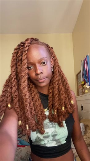 Yall mad im doing random hand signs on MY posts that are on MY page? Mjidishi bana🤣