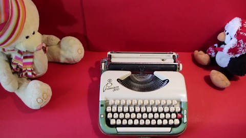 RAR Vintage Princess 300 Green-cream Typewriter With Brown Case 60s Rare French Export Keyboard - Etsy