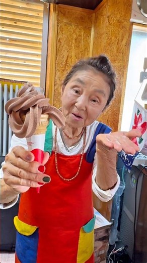 おばちゃんが作る芸術的なソフトクリーム🍦
