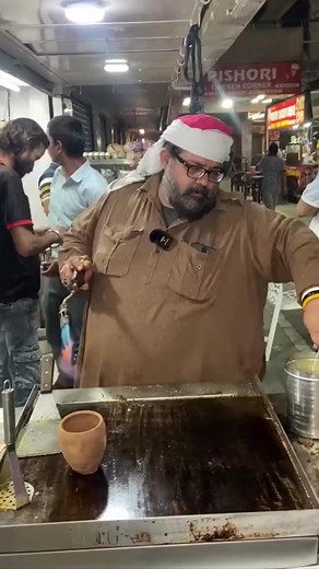Exploring Delhi's Street Food Scene with Uncle Andewala | Traditional Egg Bhurji