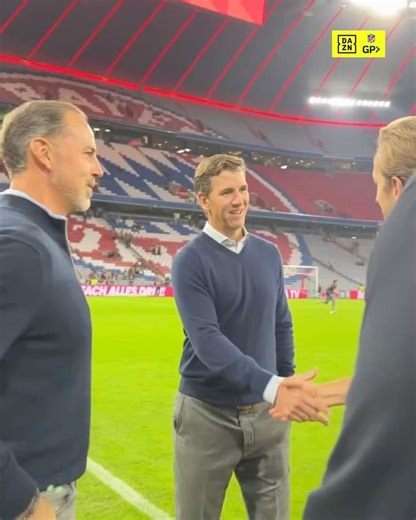 NFL on DAZN on Instagram: "Two football legends linked up in Munich ⚽️🤝🏈 100% NFL, 0% Compromise | Watch NFL Game Pass only on DAZN | #NFLonDAZN (via @fcbayern)"