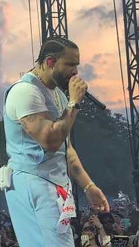Drake, Kelvin Momo live performance of Controlla and Too Good at London Wireless Festival #drake