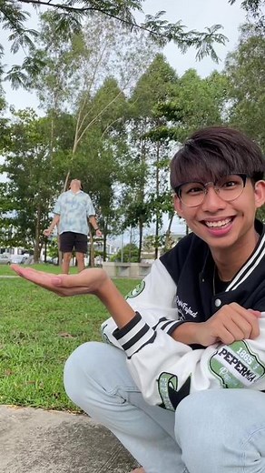 Understanding Simps: A Gesture Interpretation