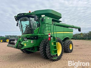 2012 John Deere S670 2WD Combine | Agriculture