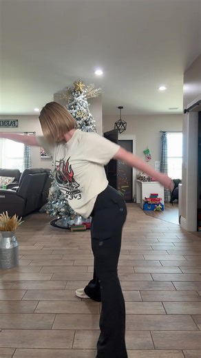 Toot it 🆙 dc: @X2 sisters | dance