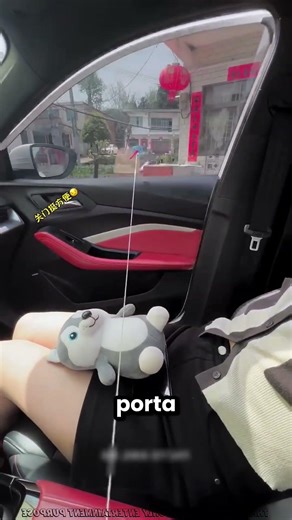 Mom, give me the chair, I want to sit down! 😂