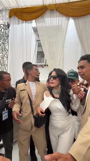 Resepsi Pesta Rakyat Yusuf dan Desya guest star Rita Sugiarto di Tapus Amuntai 😍😍😍 #ritasugiarto #fyp #amuntai #weddingorganizer #weddingorganizeramuntai