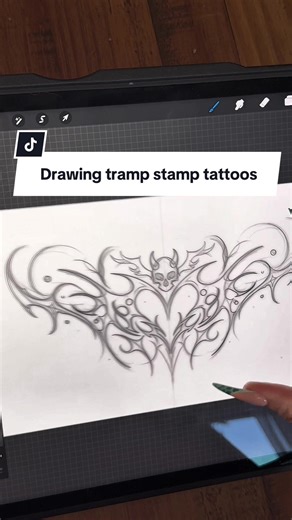 Redescubriendo los Tramp Stamps: Diseño Creativo y Alternativo