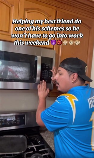 Helping my best friend do one of his schemes so he won’t have to go into work this weekend 😈👹🙈🙊🙉 #afambobie #relatablevideos #superviral #mom #viral