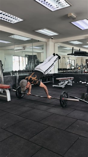 planche on a bar #planche #gym #calisthenics