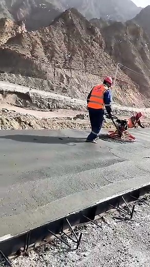 Road Plaster process with electric plaster machine | Lukas Fe