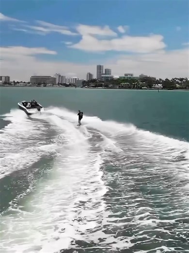 The future of boating is electric ⚡ The E-Motion™ 180E Electric Outboard delivers seamless power, performance, and versatility. Seen here on the Four Winns H2E Bowrider, where timeless design meets cutting-edge electric propulsion. Discover our line of electric boats at v-mti.com (link in bio) #InnovationOnWater #LuxuryPerformance #ElectricBoating #ZeroEmissions #EMotion180E #OnTheWater #VisionMarine #MarineEngineering #BoatingLife #MarineInnovation #electricboat #BoatLife #floridaboatlife #flor