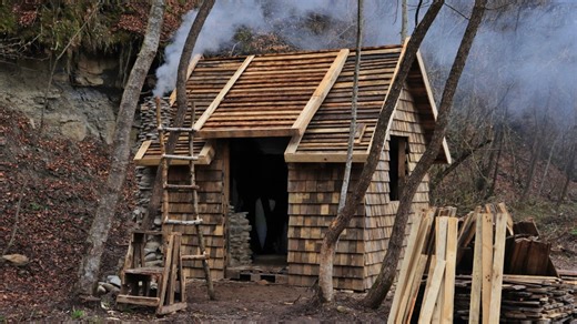 75K views · 1.8K reactions | Do-it-yourself pallet house. The facade is made of boards #bushcraft #survival #adventures #wilderness #forest #shelter #camping #diy #outdoors #viral #alone #buildhouse #house #build #fypシviralシ2025 | Wilderness Survival | Facebook