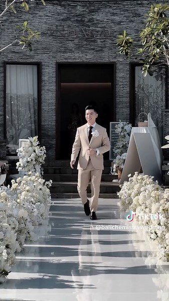 Breathtaking Ocean Cliff Wedding Ceremony in Bali