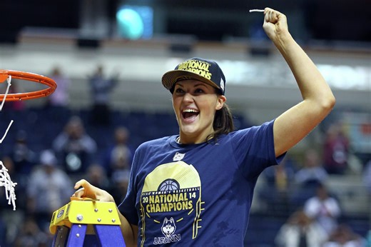 Why was Stefanie Dolson kicked out of the UConn locker room by Geno Auriemma?
