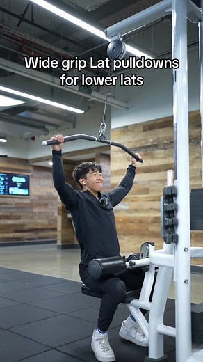 The diverging pulldown can be a great alternative to a wide grip pulldown for your lower lats since you’re able to pull in your frontal plane (out to the side) more easily (without having a long bar hit your head). #fyp #fitness #gym #bodybuilding #tiktoktaughtme