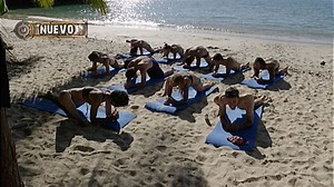 Hoy, en el resort del equipo verde, yoga y estiramientos de la mano de Luna
