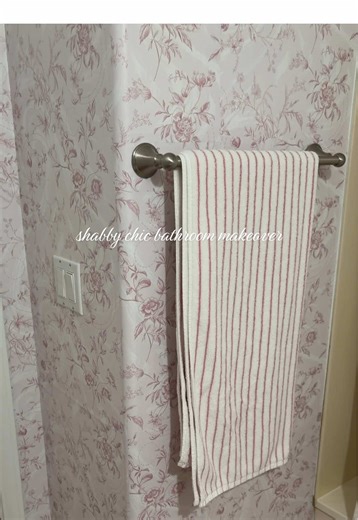 Obsessed with Shabby Chic Wallpaper for Bathroom