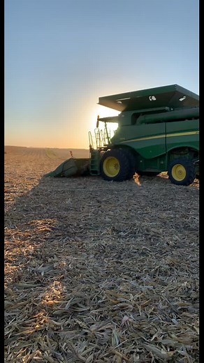 I like out 640 bushel grain tank!@combineryan#fyp