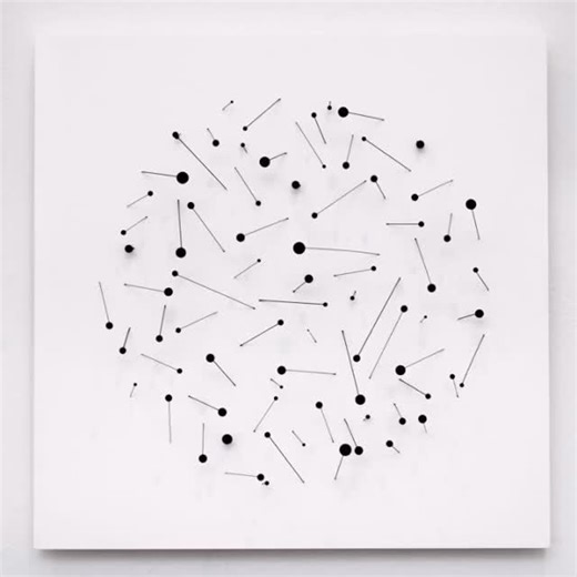Últimos días de “Geometría Invisible” exposición de Carlos Medina Abierta al público hasta el miércoles 4 / 11/2025 Alonso Garcés Galeria Lunes a viernes de 10 a.m a 12 m / 2:00 a 5:00 p.m / sábados de 10 a.m a 2 p.m Dirección: Cra 5 # 26b-92 Bogotá. Entrada libre Alonso Garcés Galería presenta “Geometría Invisible” , una exposición que recorre tres décadas del trabajo de Carlos Medina, uno de los artistas más rigurosos y coherentes en la exploración del espacio, la luz y la materia. La muestra 