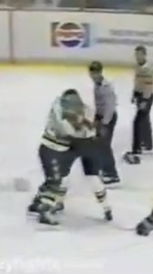 HOCKEYFIGHTS.com/fights/24273 #mns • curt FRASER 🆚 terry CARKNER • #phi • #nhl 1989 nov 16 • #HFrandomizer #northstars #flyers | hockeyfights.com