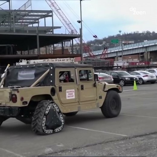 Reconfigurable wheel changes from tyre to track in two seconds